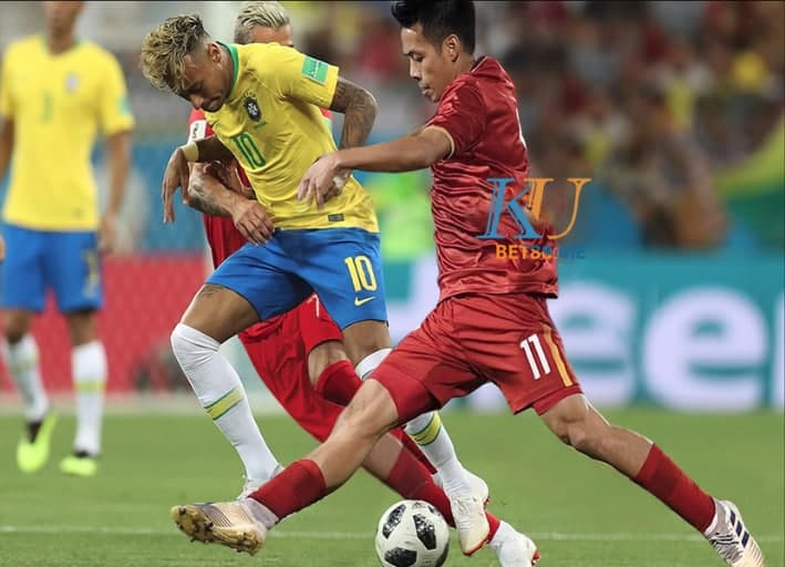 Pha kèm cặp cực rát đối với Neymar của tiền vệ Văn Quyết